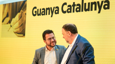 El president de la Generalitat, Pere Aragonès, i el president d'ERC, Oriol Junqueras, durant la celebració del Consell Nacional al COAC de Barcelona. El president de la Generalitat, Pere Aragonès, i el president d'ERC, Oriol Junqueras, durant la celebració del Consell Nacional al COAC de Barcelona.