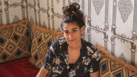 La actriz Carolina Yuste, en el campamento de refugiados saharauis de Ausserd (Tinduf, Argelia), a 3 de mayo de 2024.