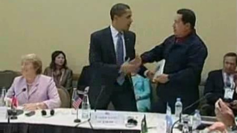 Chávez regala a Obama un libro del uruguayo Eduardo Galeano Chávez regala a Obama un libro del uruguayo Eduardo Galeano