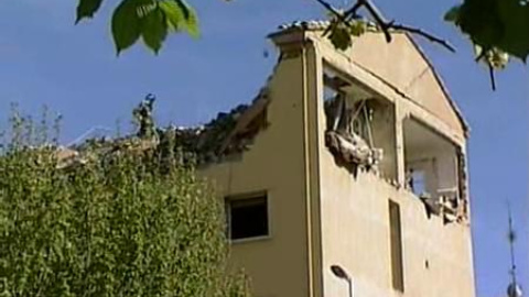 Mueren dos personas en una explosión de gas en Huesca Mueren dos personas en una explosión de gas en Huesca