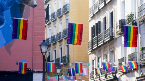 26/07/2022. Banderas LGTBI cuelgan de los balcones del barrio de Chueca en Madrid, a 25 de junio de 2021. 26/07/2022. Banderas LGTBI cuelgan de los balcones del barrio de Chueca en Madrid, a 25 de junio de 2021.