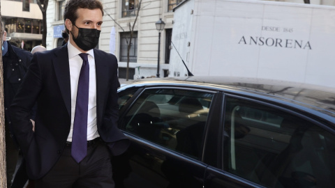 El líder del PP, Pablo Casado, a su salida de una entrevista radiofónica, a 18 de febrero de 2022, en Madrid. El líder del PP, Pablo Casado, a su salida de una entrevista radiofónica, a 18 de febrero de 2022, en Madrid.