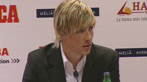 Torres ya luce su alianza de casado Torres ya luce su alianza de casado