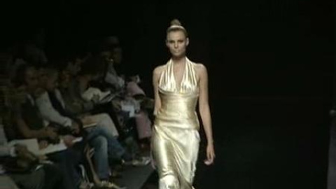 Rosa Clará abre la Pasarela Gaudí en Barcelona Rosa Clará abre la Pasarela Gaudí en Barcelona