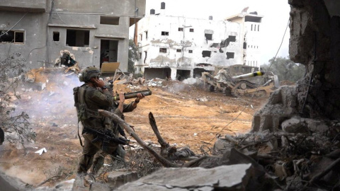 El Ejército israelí realiza maniobras terrestres en Gaza, a 14 de diciembre de 2023. El Ejército israelí realiza maniobras terrestres en Gaza, a 14 de diciembre de 2023.