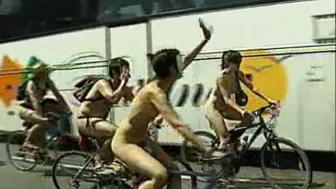 Desnudos en defensa de la bicicleta Desnudos en defensa de la bicicleta