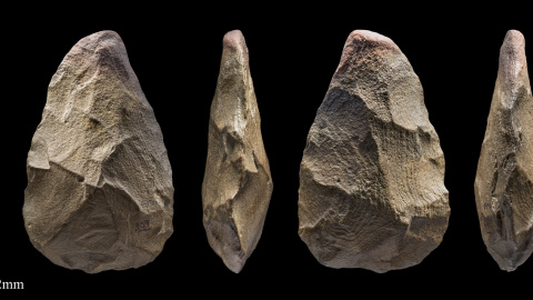 11/10/2021 Hacha de piedra 11/10/2021 Hacha de piedra