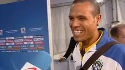 Luis Fabiano: "Me gustaría jugar la final contra España" Luis Fabiano: "Me gustaría jugar la final contra España"
