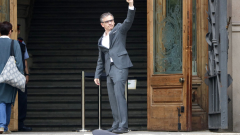 Josep Maria Jové fa un gest d'aixecar el puny abans d'entrar al TSJC, 7 de juny de 2019. Josep Maria Jové fa un gest d'aixecar el puny abans d'entrar al TSJC, 7 de juny de 2019.