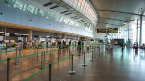 Los vecinos rechazan la ampliación del aeropuerto de València propuesta por Mazón: "No vamos a poder vivir" Los vecinos rechazan la ampliación del aeropuerto de València propuesta por Mazón: "No vamos a poder vivir"