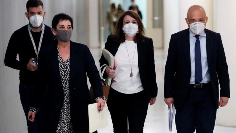 11/05/2021.- La portavoz de Bildu, Mertxe Aizpurua, seguida de los diputados socialistas, Rafael Simancas y Adriana Lastra (2d), a su llegada a la reunión de portavoces celebrada este martes en el Congreso. EFE/Mariscal 11/05/2021.- La portavoz de Bildu, Mertxe Aizpurua, seguida de los diputados socialistas, Rafael Simancas y Adriana Lastra (2d), a su llegada a la reunión de portavoces celebrada este martes en el Congreso. EFE/Mariscal