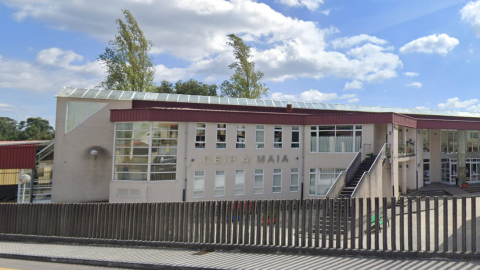 CEIP A Maía, en Ames (A Coruña), afectado por el cierre de aulas anunciado por la Xunta este mes. CEIP A Maía, en Ames (A Coruña), afectado por el cierre de aulas anunciado por la Xunta este mes.