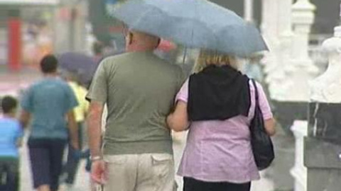En la playa con chaqueta En la playa con chaqueta