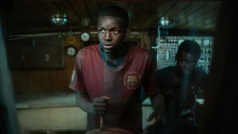 El actor protagonista Seydou Sarr, en la aventura en el barco. El actor protagonista Seydou Sarr, en la aventura en el barco.