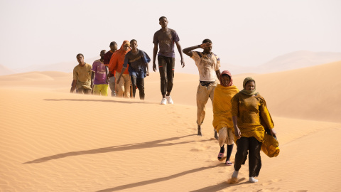 La película muestra la odisea en el desierto. La película muestra la odisea en el desierto.