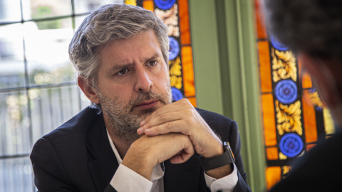 Andreu Van den Eynde durant la conversa amb Públic. Andreu Van den Eynde durant la conversa amb Públic.