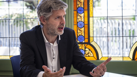Andreu Van den Eynde en un moment de l'entrevista. Andreu Van den Eynde en un moment de l'entrevista.