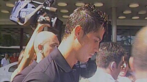 Cristiano Ronaldo escoltado por seguridad Cristiano Ronaldo escoltado por seguridad