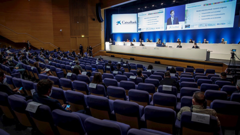 El presidente de CaixaBank, José Ignacio Goirigolzarri, durante su intervención en la junta de accionistas de la entidad, la primera desde que se hiciera efectiva la fusión con Bankia. EFE/ Biel Aliño El presidente de CaixaBank, José Ignacio Goirigolzarri, durante su intervención en la junta de accionistas de la entidad, la primera desde que se hiciera efectiva la fusión con Bankia. EFE/ Biel Aliño