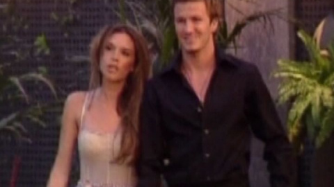 David Beckam se tatúa por su esposa David Beckam se tatúa por su esposa