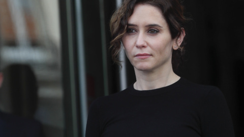 La presidenta de la Comunidad de Madrid, Isabel Díaz Ayuso, en el minuto de silencio en homenaje a las víctimas del barco pesquero Villa de Pitanxo, a 23 de febrero de 2022. La presidenta de la Comunidad de Madrid, Isabel Díaz Ayuso, en el minuto de silencio en homenaje a las víctimas del barco pesquero Villa de Pitanxo, a 23 de febrero de 2022.
