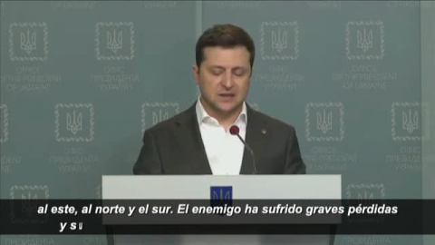 Zelensky hace un llamamiento a las armas a los ucranianos Zelensky hace un llamamiento a las armas a los ucranianos