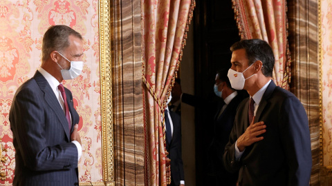 Pedro Sánchez saluda al rey. Pedro Sánchez saluda al rey.
