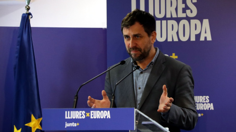 El candidat de Junts a les eleccions europees, Toni Comín, en un acte de campanya a Brussel·les el 24 de maig de 2024. El candidat de Junts a les eleccions europees, Toni Comín, en un acte de campanya a Brussel·les el 24 de maig de 2024.