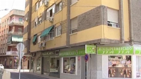 Fallece una mujer tras caer de un piso Fallece una mujer tras caer de un piso