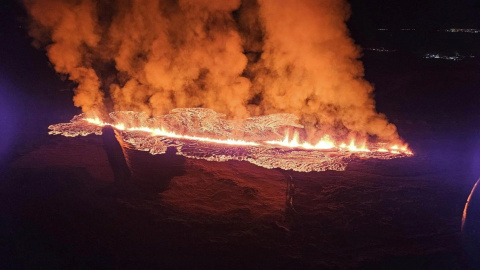 Una imagen de una erupción volcánica cerca de Grindavik, península de Reykjanes, Islandia, a 14/1/2024 Una imagen de una erupción volcánica cerca de Grindavik, península de Reykjanes, Islandia, a 14/1/2024