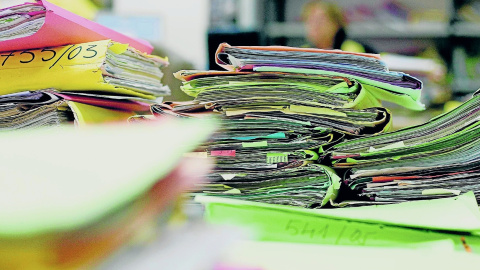 Los juzgados de lo Social reciben cada semana más de 2.500 demandas por despido y otras tantas por impago de salarios y complementos. Los juzgados de lo Social reciben cada semana más de 2.500 demandas por despido y otras tantas por impago de salarios y complementos.
