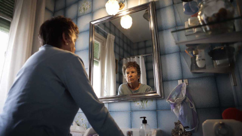 Fotografía de Maricarmen, de 84 años, en su piso en el barrio de Ibiza, Madrid. Fotografía de Maricarmen, de 84 años, en su piso en el barrio de Ibiza, Madrid.