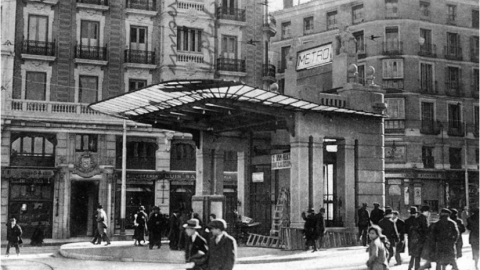 La entrada del Metro de la Gran Vía de Madrid, el Templete que Palacios había diseñado para tal fin, está en un parque céntrico de O Porriño. La entrada del Metro de la Gran Vía de Madrid, el Templete que Palacios había diseñado para tal fin, está en un parque céntrico de O Porriño.