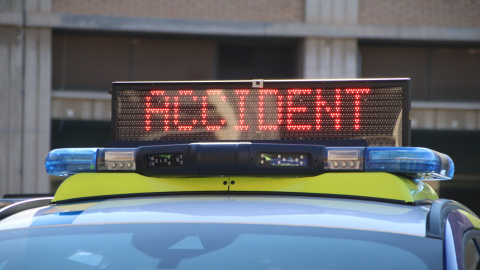 Un panell d'un cotxe de la Guàrdia Urbana mostra la paraula 'accident' Un panell d'un cotxe de la Guàrdia Urbana mostra la paraula 'accident'