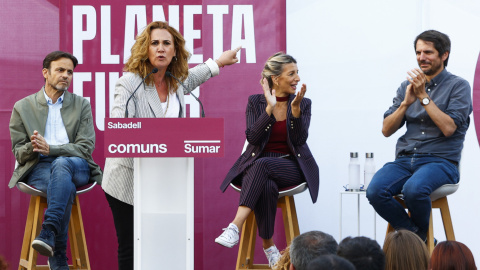 La candidata a las europeas Estrella Galan (2i) en el acto central de Comuns Sumar en Sabadell junto con la vicepresidenta del Gobierno Yolanda Díaz (2d), el ministro de Cultura Ernest Urtasun (d) y el también candidato Jaume Asensi (i). La candidata a las europeas Estrella Galan (2i) en el acto central de Comuns Sumar en Sabadell junto con la vicepresidenta del Gobierno Yolanda Díaz (2d), el ministro de Cultura Ernest Urtasun (d) y el también candidato Jaume Asensi (i).