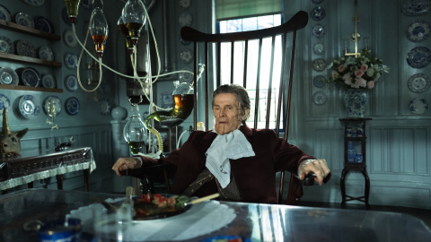 22/1/24 - Willem Dafoe interpreta al padre creador del personaje principal. 22/1/24 - Willem Dafoe interpreta al padre creador del personaje principal.