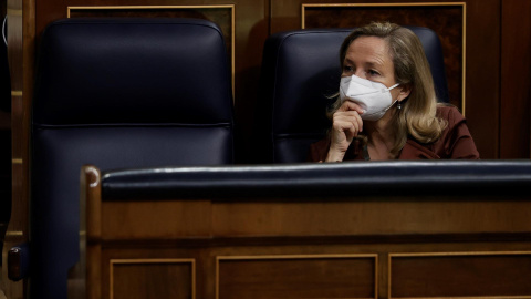 La vicepresidenta primera y ministra de Economía, Nadia Calviño, asiste a la sesión de control al Gobierno celebrada este miércoles en el Congreso de los Diputados. La vicepresidenta primera y ministra de Economía, Nadia Calviño, asiste a la sesión de control al Gobierno celebrada este miércoles en el Congreso de los Diputados.