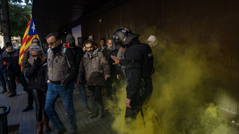 Cargas policiales de los Mossos d'Esquadra en la ronda Sant Pere, a 19 de enero de 2023, en Barcelona. Cargas policiales de los Mossos d'Esquadra en la ronda Sant Pere, a 19 de enero de 2023, en Barcelona.