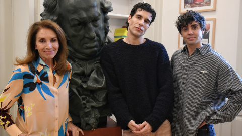 Ana Belén, Javier Calvo y Javier Ambrossi, los presentadores de los Goya de este año. Ana Belén, Javier Calvo y Javier Ambrossi, los presentadores de los Goya de este año.