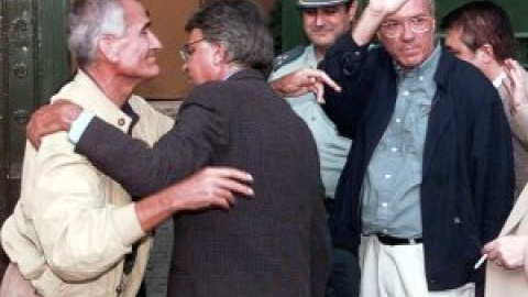 Barrionuevo y Vera, los 'cerebros' del GAL indultados tras el rapto de Segundo Marey, se oponen a liberar a los presos catalanes Barrionuevo y Vera, los 'cerebros' del GAL indultados tras el rapto de Segundo Marey, se oponen a liberar a los presos catalanes