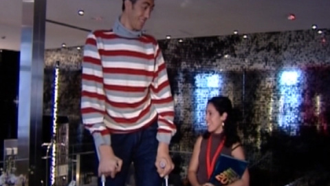 Entra en el Guiness como el hombre más alto Entra en el Guiness como el hombre más alto