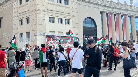 Concentración Bombolles no Bombes en Feria de Montjuic con motivo de UNVEX. Concentración Bombolles no Bombes en Feria de Montjuic con motivo de UNVEX.