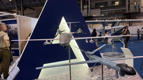 Maqueta de los drones Sirtap y Euromale en el stand de Airbus en UNVEX. Maqueta de los drones Sirtap y Euromale en el stand de Airbus en UNVEX.