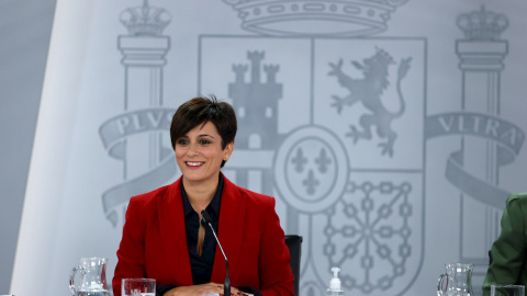 La portavoz del Gobierno y ministra de Política Territorial, Isabel Rodríguez durante la rueda de prensa tras el Consejo de Ministros celebrado este martes en el Palacio de La Moncloa. La portavoz del Gobierno y ministra de Política Territorial, Isabel Rodríguez durante la rueda de prensa tras el Consejo de Ministros celebrado este martes en el Palacio de La Moncloa.