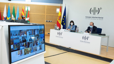 La ministra de Sanidad, Carolina Darias, preside por videoconferencia, junto al ministro de Política Territorial y Función Pública, Miquel Iceta, la reunión del Consejo Interterritorial del Sistema Nacional de Salud, este miércoles en Madrid. La ministra de Sanidad, Carolina Darias, preside por videoconferencia, junto al ministro de Política Territorial y Función Pública, Miquel Iceta, la reunión del Consejo Interterritorial del Sistema Nacional de Salud, este miércoles en Madrid.