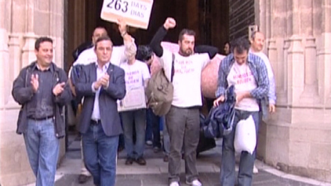 Ex mineros abandonan la Catedral de Sevilla Ex mineros abandonan la Catedral de Sevilla