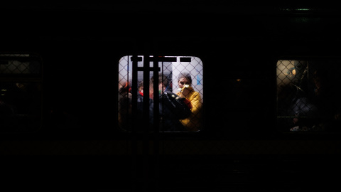 Refugiados ucranianos llegan a la estación de tren de Przemysl, a 26 de febrero de 2022, en Przemysl Refugiados ucranianos llegan a la estación de tren de Przemysl, a 26 de febrero de 2022, en Przemysl