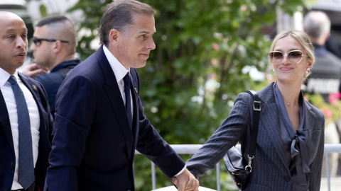 Hunter Biden, hijo del presidente Joe Biden, y su mujer Melissa Cohen Biden a la llegada al juicio en su contra en la Corte Federal de Delaware. Hunter Biden, hijo del presidente Joe Biden, y su mujer Melissa Cohen Biden a la llegada al juicio en su contra en la Corte Federal de Delaware.