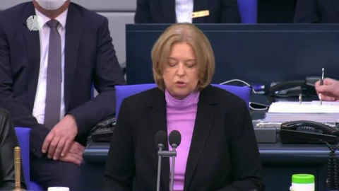 Alemania se suma a las sanciones a Rusia pese a su política de no enviar armas y su dependencia del gas ruso Alemania se suma a las sanciones a Rusia pese a su política de no enviar armas y su dependencia del gas ruso