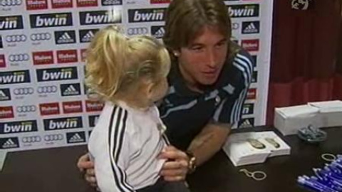 Gran expectación en la firma de autógrafos de Sergio Ramos y Benzema Gran expectación en la firma de autógrafos de Sergio Ramos y Benzema